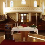 unutrasnjost crkve s oltara